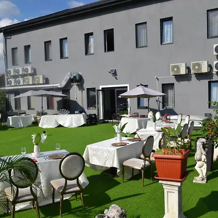 Hotel N